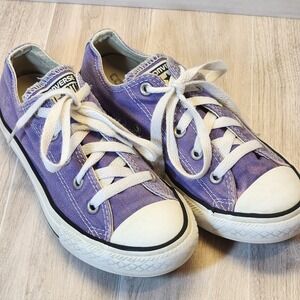 Converse All Star Chuck Taylors Purple youth size 2 Girl  Low Top Sneakers Shoes